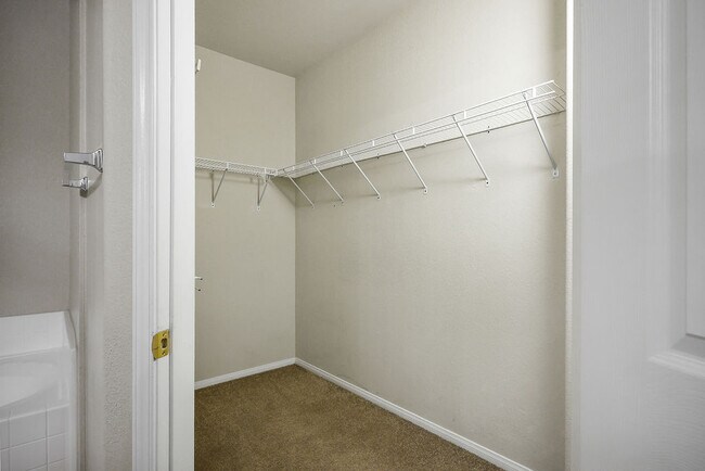 Building Photo - 10550 W Alexander Rd