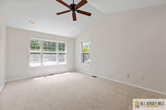 Building Photo - 305 Harvest Ln