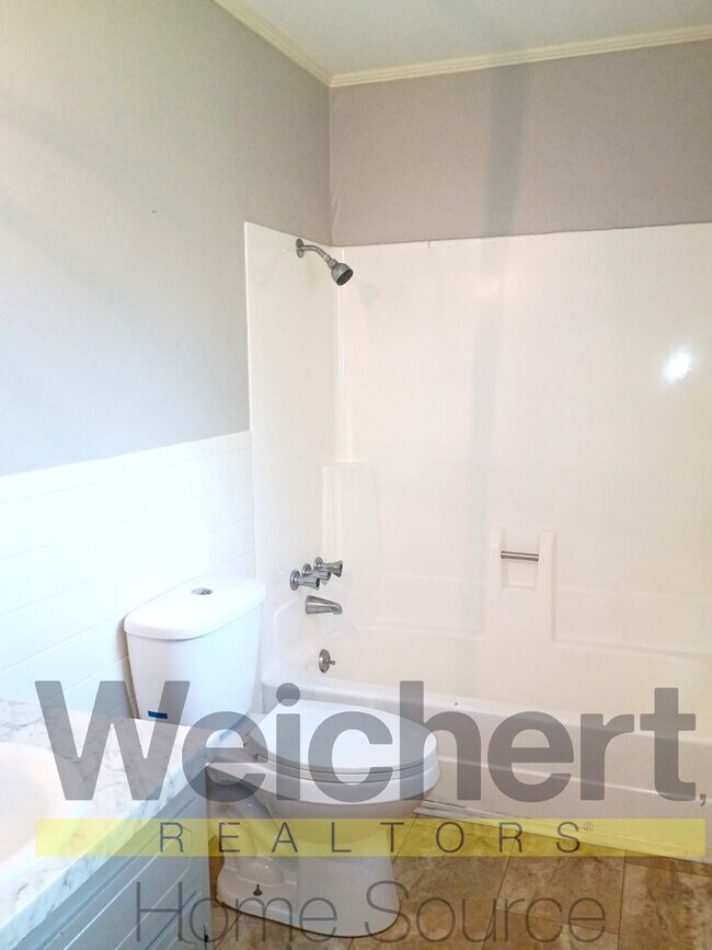 Building Photo - Comfortable 3-Bed, 2-Bath Rental in Quiet ...
