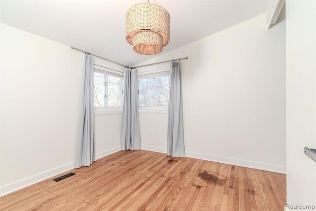 Building Photo - 811 Norwich Dr