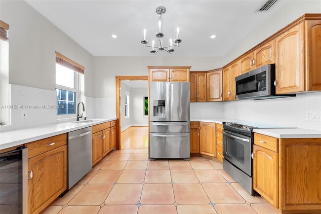 Building Photo - 1514 Capri St