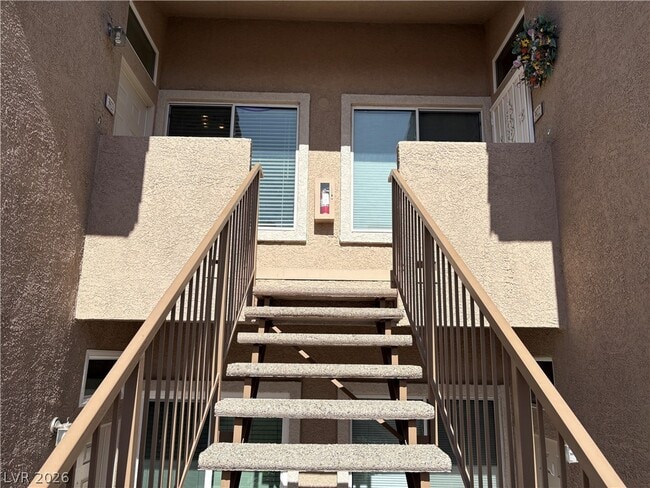 Building Photo - 2305 W Horizon Ridge Pkwy