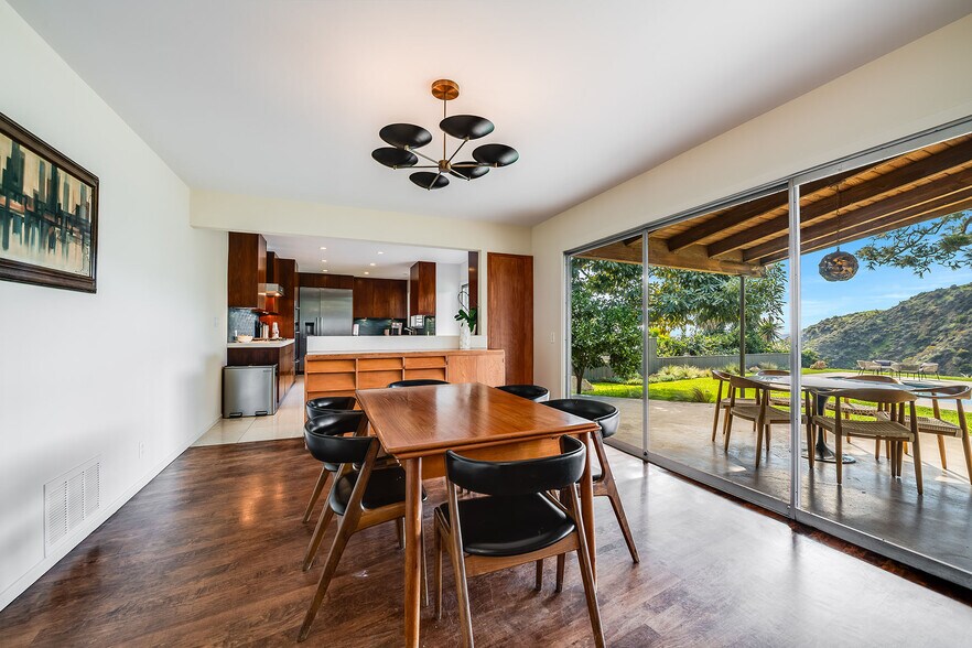 Building Photo - 2431 Carman Crest Dr