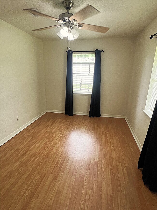 Building Photo - 560 Beverly Dr