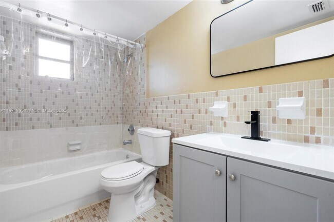 Building Photo - 1715 N 16th Ave