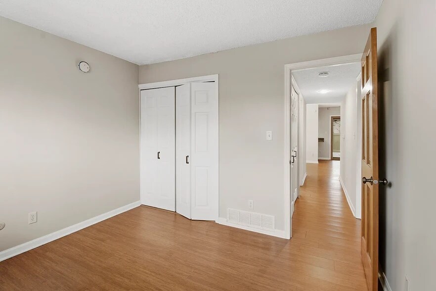 Building Photo - 2103 Melrose Dr