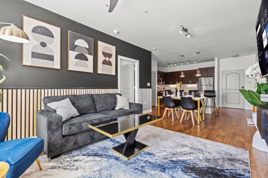 Building Photo - 5250 Town and Country Blvd