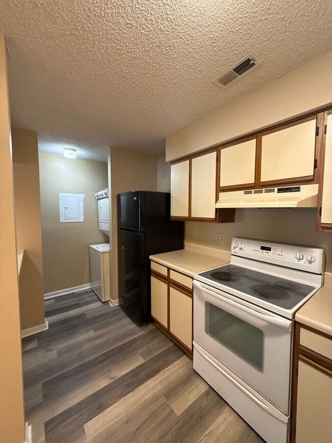 Building Photo - T.R. Lawing Realty Property