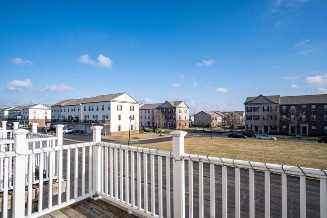 Building Photo - 5286 Royal Arch Casca Dr