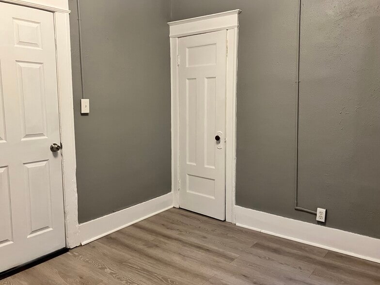 Master bedroom - 256 Weyl St