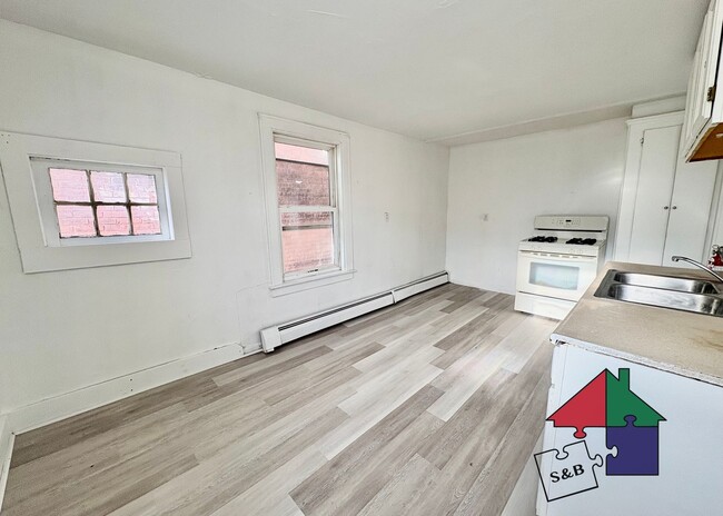 Building Photo - 94 Malletts Bay Ave