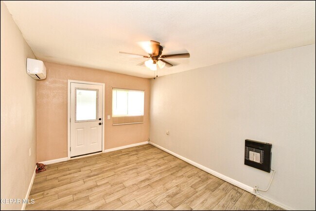 Building Photo - 1212 N Laurel St