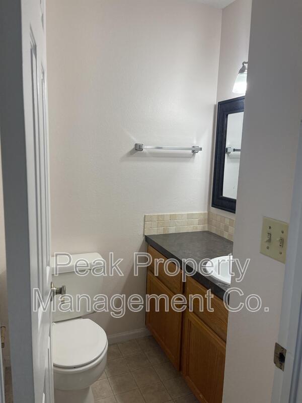Building Photo - 2828 Silverplume Dr