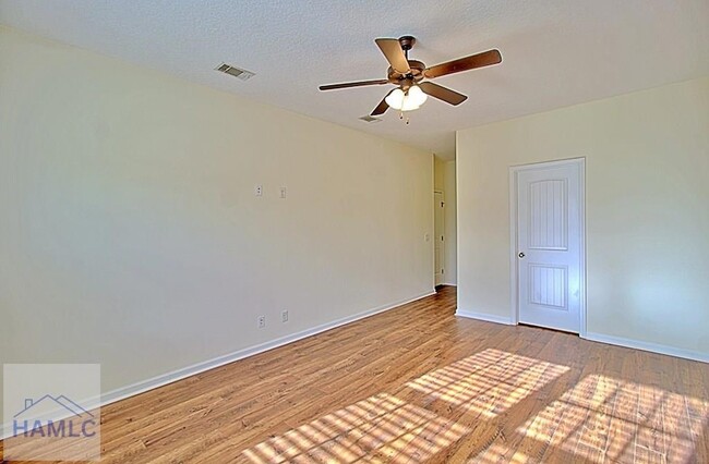 Building Photo - 452 Huntington Dr