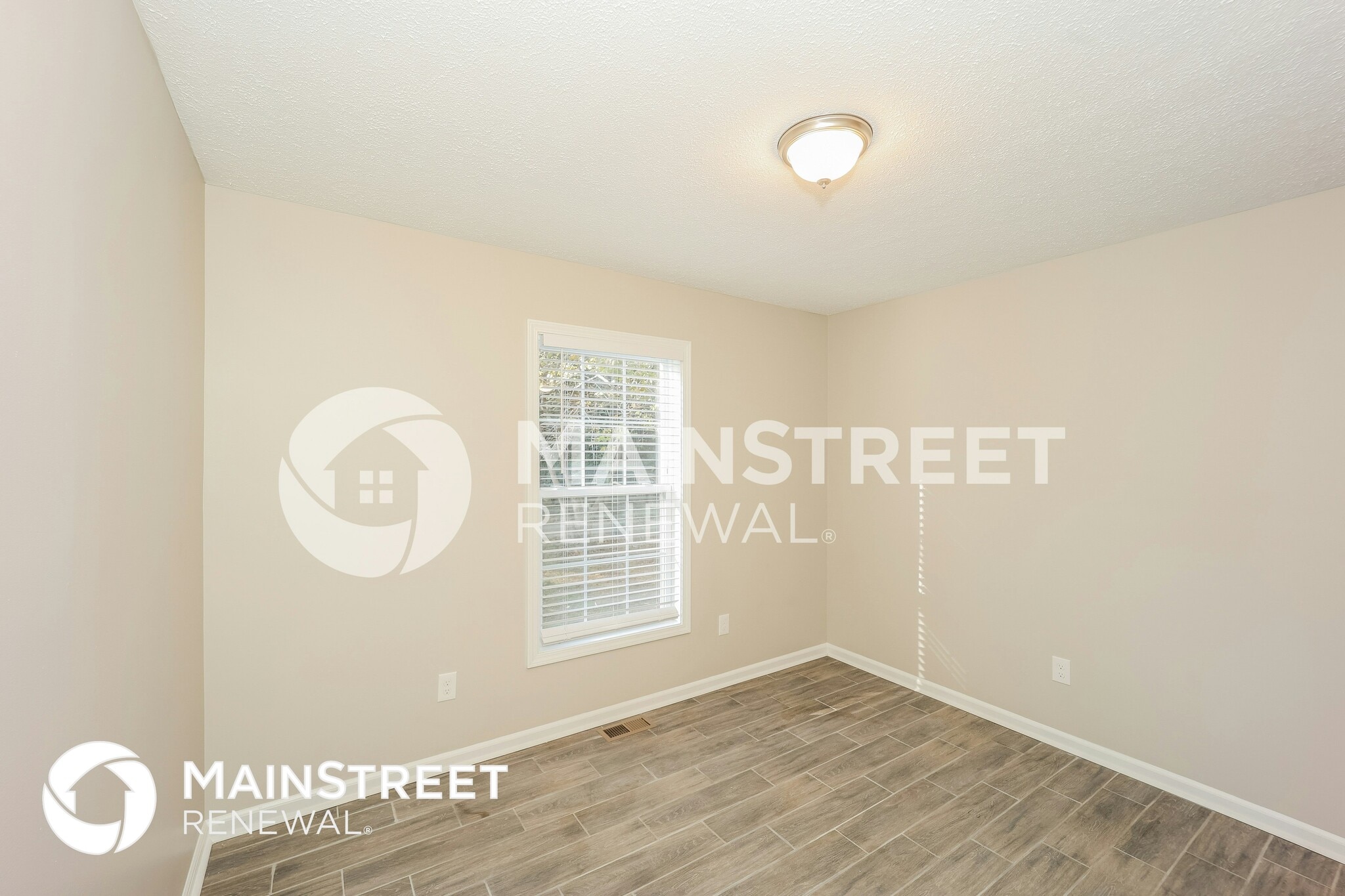 Building Photo - 5151 Hilltop Dr