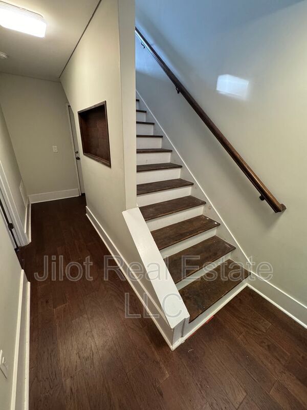 Building Photo - 1280 Dahlgren Lane