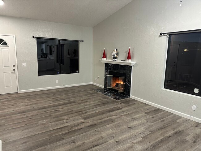 Building Photo - 14334 Poplar St