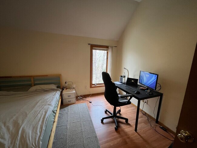 Building Photo - 23 Compton St