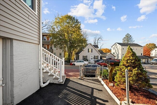 Building Photo - 9 Upsala St