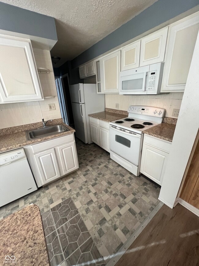 Building Photo - 918 N Kealing Ave