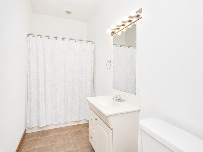 Building Photo - Spacious 2BR + Sunroom Main Floor in NE Arts District – Steps to Logan Park & Breweries