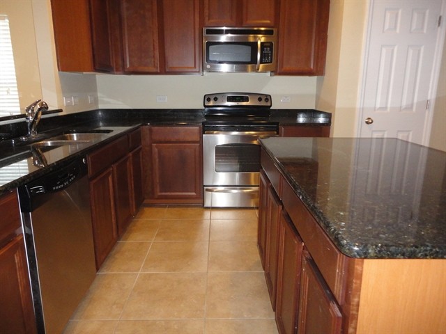 Building Photo - 915 Branchwood Way