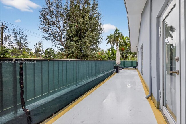 Building Photo - 135 South Dr