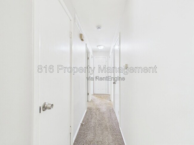 Building Photo - 8511 Crystal Ave