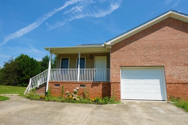 Building Photo - 129 River Oaks Cir