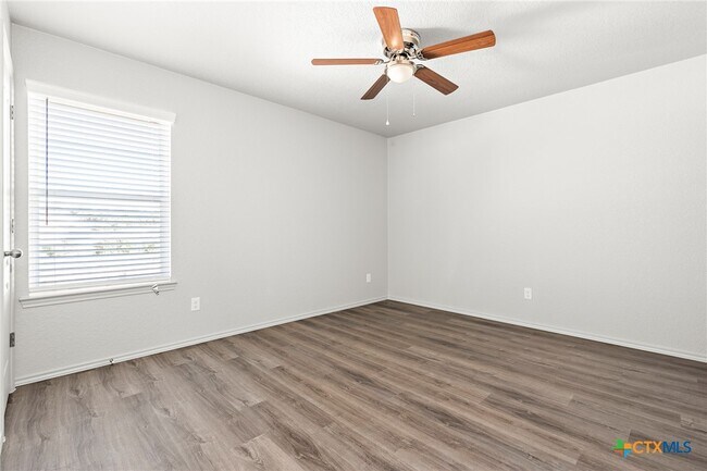 Building Photo - 103 Lost Trl