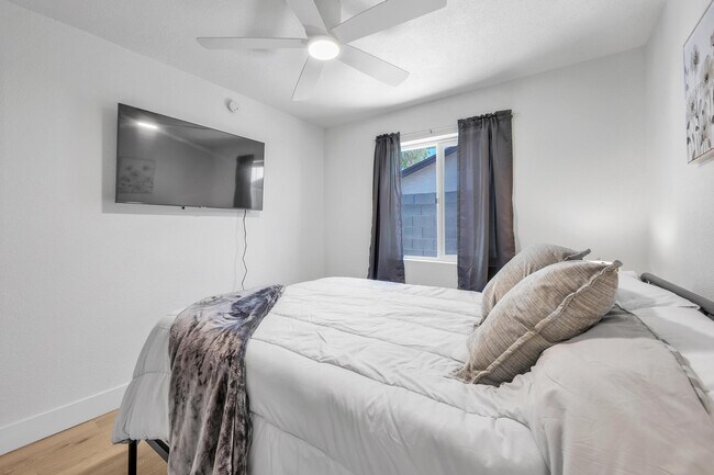 Building Photo - 1510 W 7th Dr