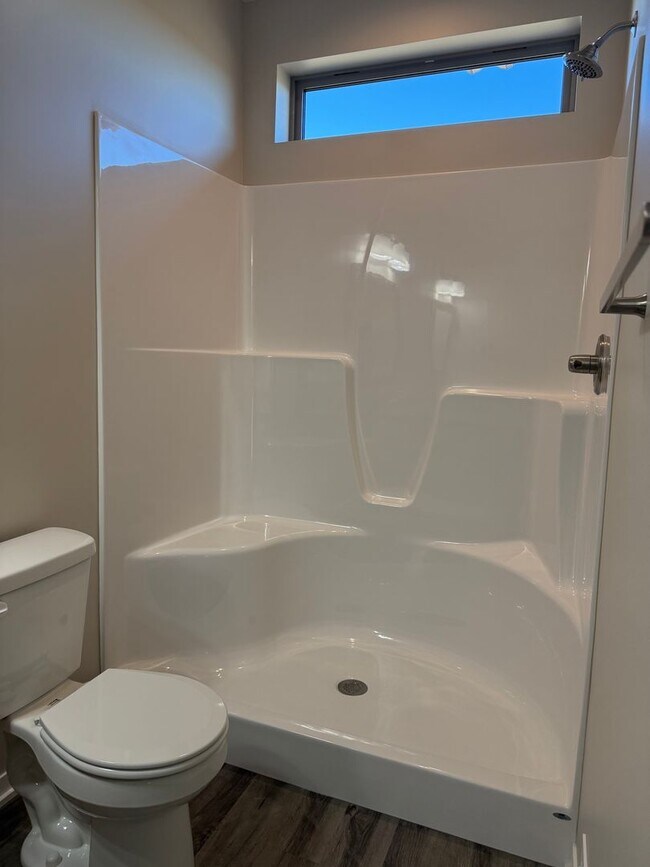 Building Photo - 3 bed/3bath ranch townhome in North Lincoln