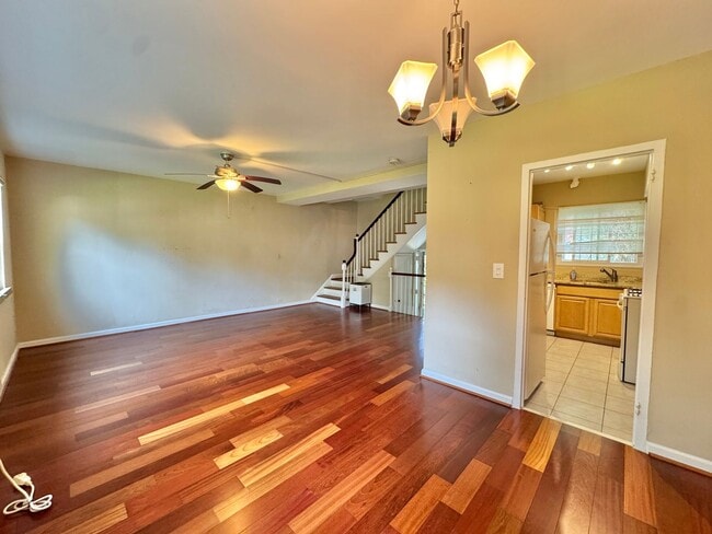 Building Photo - ALEXANDRIA - CLOSE TO PENTAGON - 5 MIN WAL...