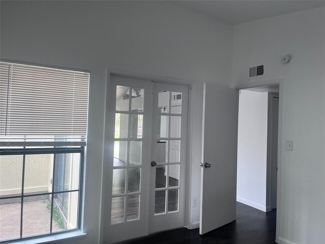 Building Photo - 4710 Cairnlomond St