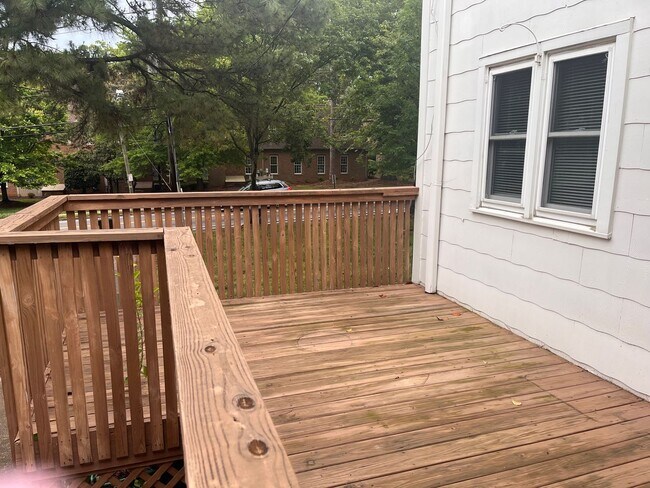 Building Photo - Lovely 2-Bedroom Townhouse in Heart of Ral...