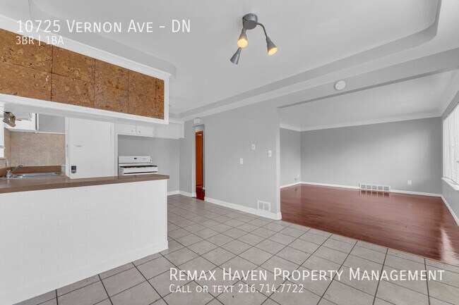 Building Photo - 10725 Vernon Ave