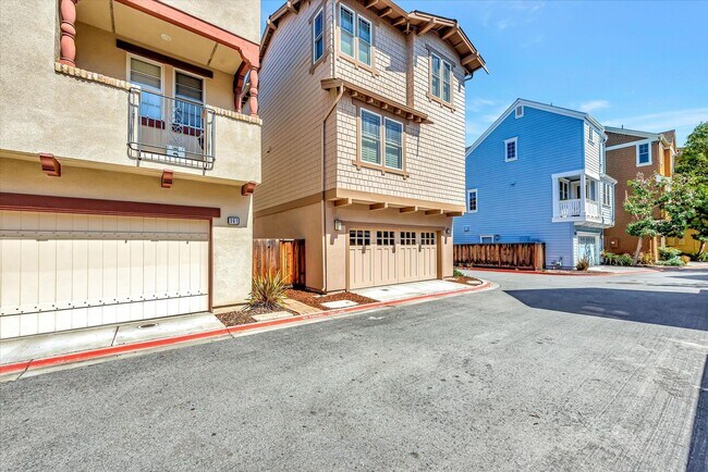 Building Photo - WOW! GREAT HOME! Mountain View!