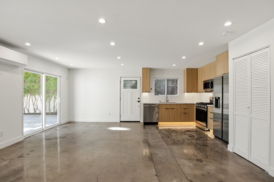 Kitchen - 7314 Fallbrook Ave