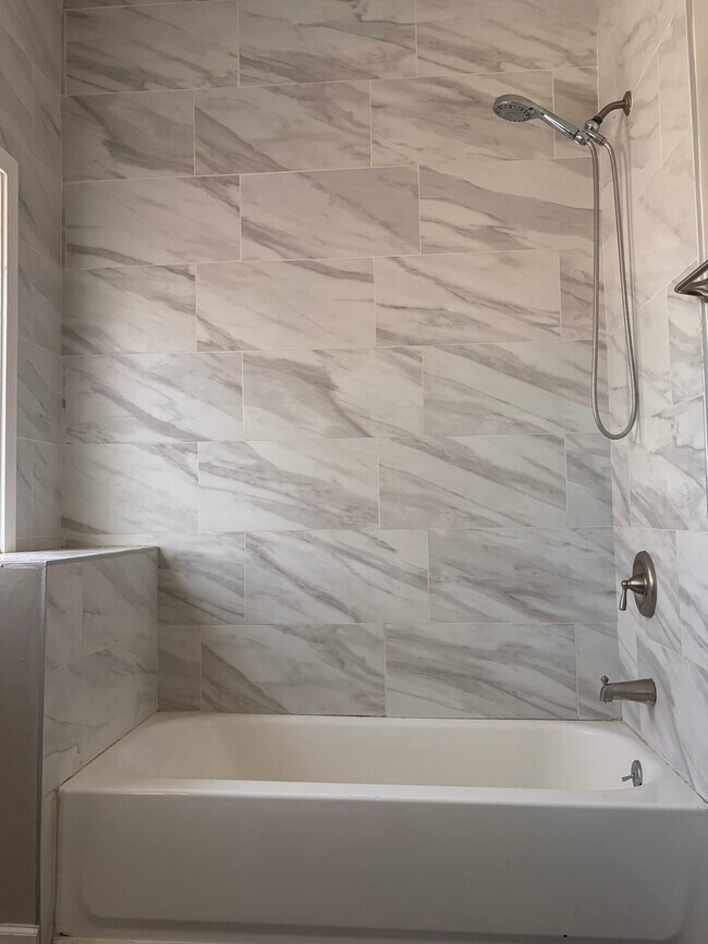 Building Photo - 620 Oneida St