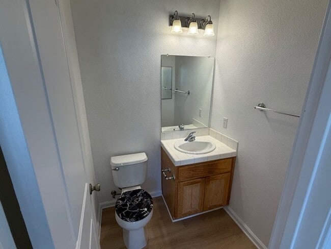 Building Photo - 3-Bedroom Townhome in Central Richmond Near Richmond BART Station