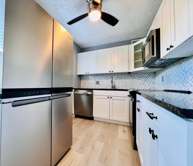 Building Photo - 260 Dorchester K