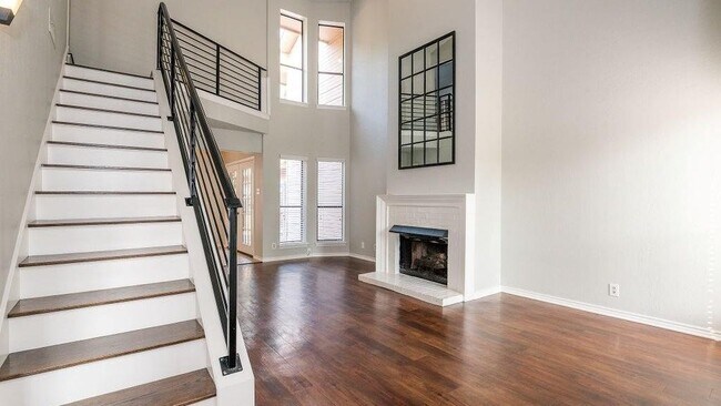 Building Photo - 5809 Hollytree-