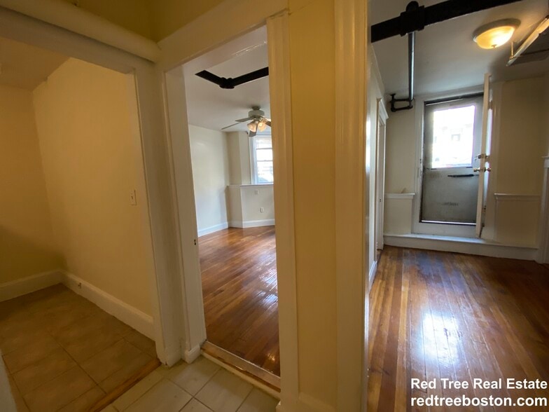 Building Photo - 9 Barrows St