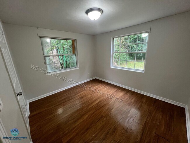 Building Photo - Lovely 3 Bedroom 1 Bathroom now available ...