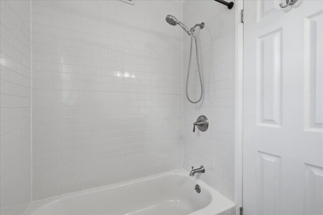 Building Photo - Elegant End-Unit Fairlington Villages Townhome with Private Balcony & Exceptional Community Ameni...
