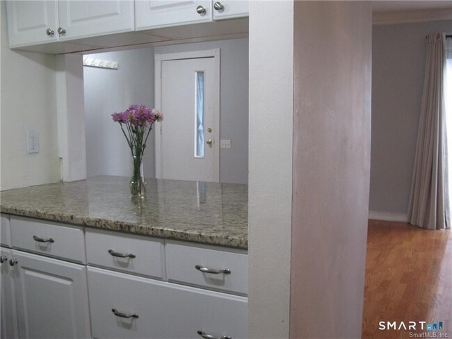 Building Photo - 3 Sandlewood Ln