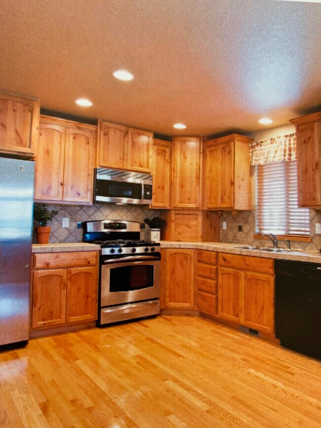 Building Photo - 648 Callisto Dr