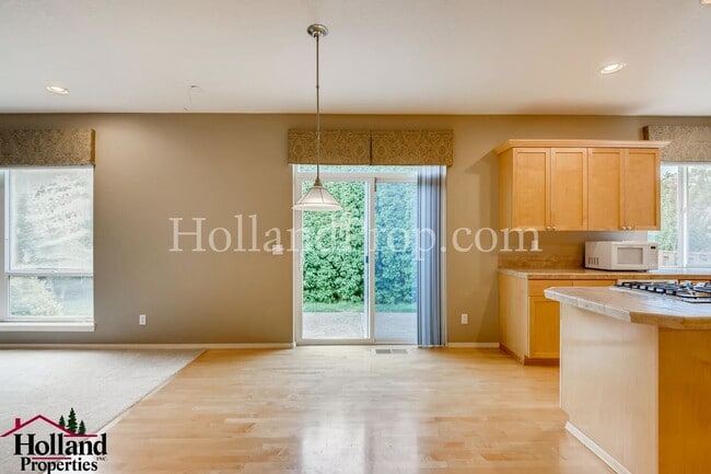 Building Photo - Spacious & Stylish 4-Bedroom Home in Desirable Northwest Portland