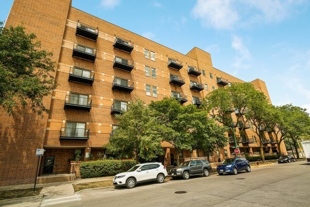 Building Photo - 1000 E 53rd St