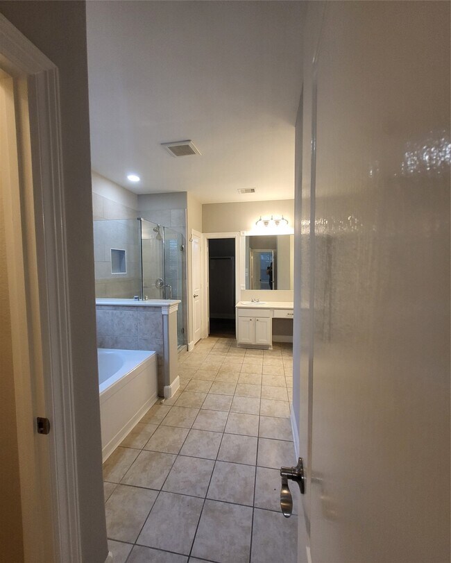 Building Photo - 606 Admiral Bay Ln